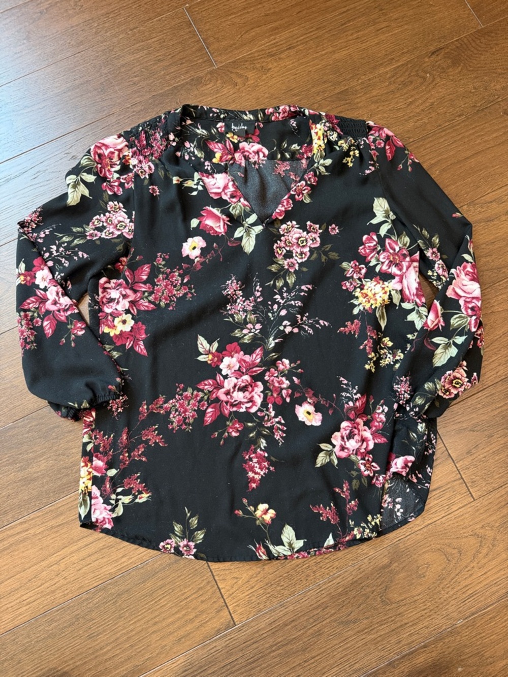 By & By Floral V-Neck Long Sleeve Top - Medium - C19-023